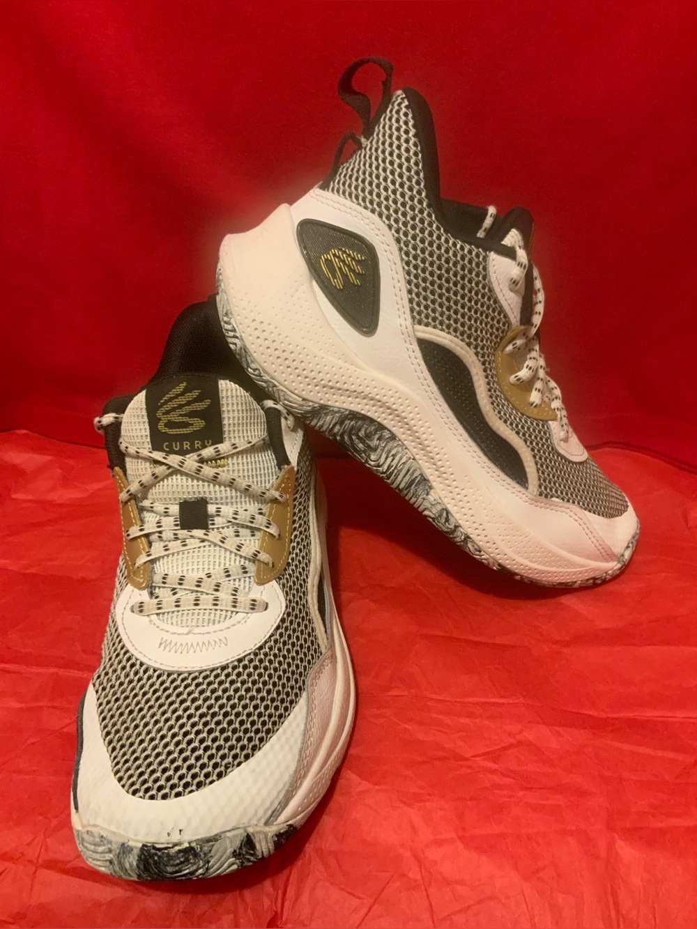 UNDER ARMOUR